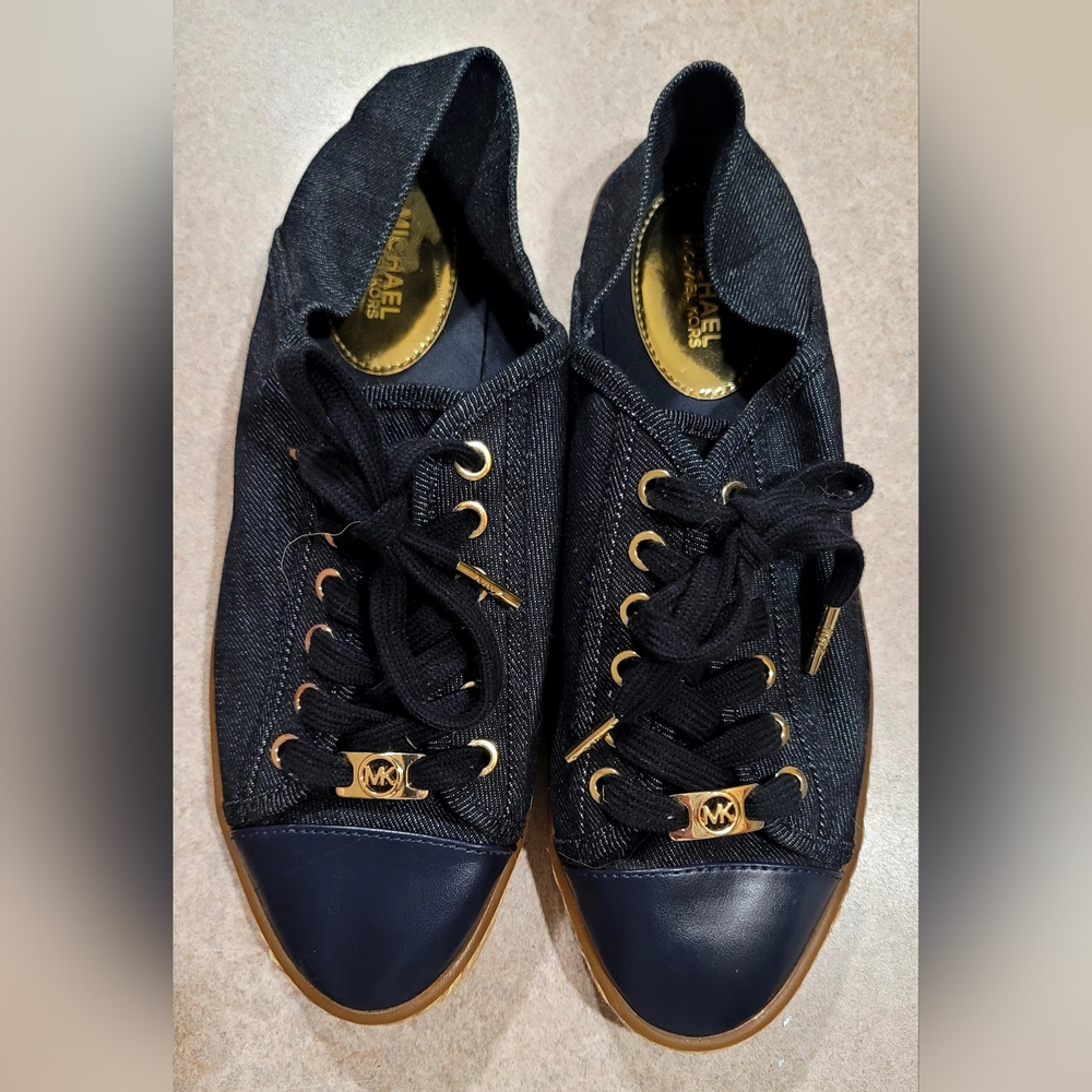 Micheal kors size 8 navy